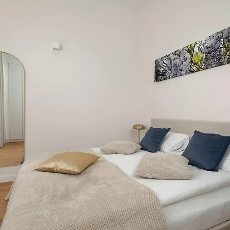 Luxury With Parking And Air Conditioning Near The Market Square By Renters Prestige Apartman *
