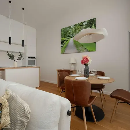 아파트 Luxury With Parking And Air Conditioning Near The Market Square By Renters Prestige