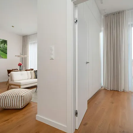 Luxury With Parking And Air Conditioning Near The Market Square By Renters Prestige *