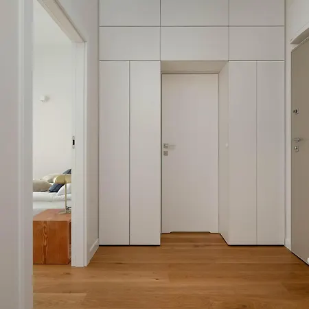 Luxury With Parking And Air Conditioning Near The Market Square By Renters Prestige 아파트