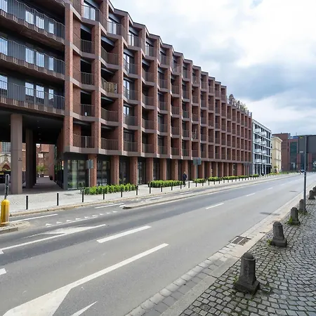 아파트 Luxury With Parking And Air Conditioning Near The Market Square By Renters Prestige