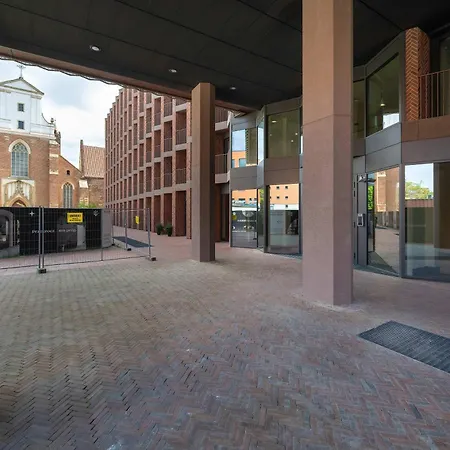 Luxury With Parking And Air Conditioning Near The Market Square By Renters Prestige